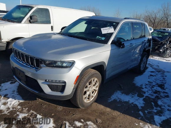 2023 Jeep Grand Cherokee Limited z VIN 1C4RJHBG4PC586661, wystawiony jako IAAI lot #41069064 z przebiegiem 22 209 mil mil oraz . Historia ofert i sprzedaży dostępna na DreamBid. Obrazek 17.