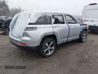 2024 Jeep Grand Cherokee with VIN 1C4RJYB68RC110262, listed as a IAAI auction lot 41893403 with 2,312 mi miles and . Bid and sale history available at DreamBid. Image 4.