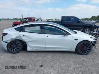 2021 Tesla Model 3 Performance z VIN 5YJ3E1EC5MF984891, wystawiony jako IAAI lot #42071151 z przebiegiem 72 883 mil mil oraz . Historia ofert i sprzedaży dostępna na DreamBid. Obrazek 13.