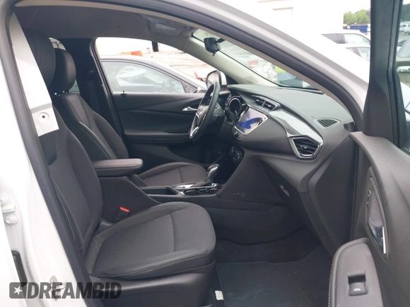 2023 Buick Encore GX Select z VIN KL4MMDSL4PB071652, wystawiony jako IAAI lot #41975451 z przebiegiem 24 759 mil mil oraz . Historia ofert i sprzedaży dostępna na DreamBid. Obrazek 5.