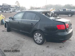 2013 Volkswagen Jetta SE z VIN 3VWDP7AJXDM435170, wystawiony jako IAAI lot #41454928 z przebiegiem 136 400 mil mil oraz . Historia ofert i sprzedaży dostępna na DreamBid. Obrazek 3.