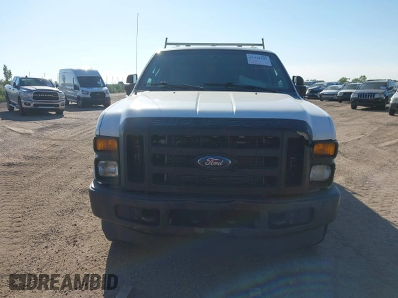 2010 Ford F-250 XL z VIN 1FTSX2B55AEA08754, wystawiony jako IAAI lot #42438103 z przebiegiem 573 535 mil mil oraz . Historia ofert i sprzedaży dostępna na DreamBid. Obrazek 12.