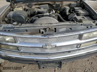 1996 Chevrolet Tahoe Limited with VIN 1GNEC13R9TJ379583, listed as a Copart auction lot 81978964 with 308,812 mi miles and Salvage Title. Bid and sale history available at carsss.com. Image 12.