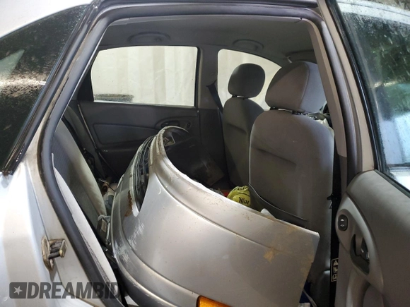 2003 Ford Focus SE z VIN 1FAFP34P43W186633, wystawiony jako Copart lot #56899065 z przebiegiem Nie podano mil oraz Szkoda całkowita • Salvage title. Historia ofert i sprzedaży dostępna na DreamBid. Obrazek 10.