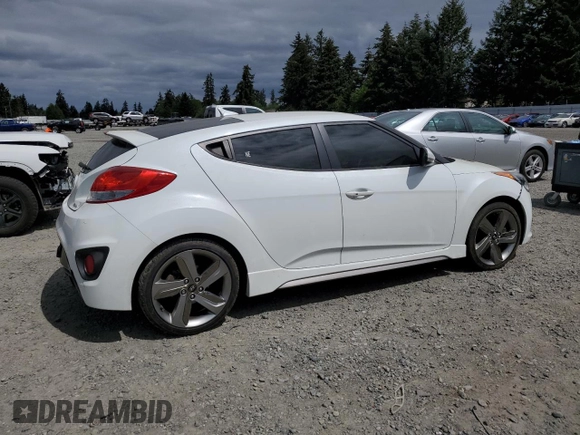 2013 Hyundai Veloster Turbo z VIN KMHTC6AE2DU163017, wystawiony jako Copart lot #56804365 z przebiegiem 105 325 mil mil oraz Czysty tytuł • Clean title. Historia ofert i sprzedaży dostępna na DreamBid. Obrazek 3.