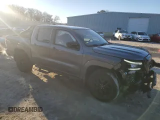 2023 Nissan Frontier SV z VIN 1N6ED1EK7PN672948, wystawiony jako Copart lot #45247705 z przebiegiem 13 031 mil mil oraz Szkoda całkowita • Salvage title. Historia ofert i sprzedaży dostępna na DreamBid. Obrazek 4.