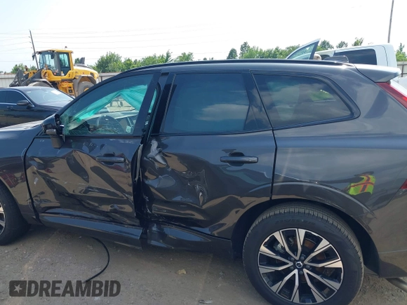2025 Volvo XC60 Plus z VIN YV4M12RC0S1172417, wystawiony jako IAAI lot #42438854 z przebiegiem 2 853 mil mil oraz . Historia ofert i sprzedaży dostępna na DreamBid. Obrazek 14.