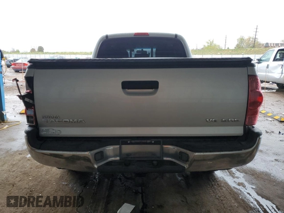 2007 Toyota Tacoma z VIN 5TEMU52NX7Z338432, wystawiony jako Copart lot #55851235 z przebiegiem 194 976 mil mil oraz Szkoda całkowita • Salvage title. Historia ofert i sprzedaży dostępna na DreamBid. Obrazek 6.