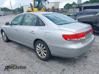2007 Hyundai Azera SE with VIN KMHFC46F97A215820, listed as a IAAI auction lot 42120029 with 211,069 mi miles. Bid and sale history available at carsss.com. Image 3.