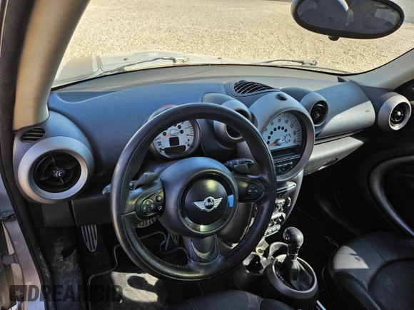 2011 MINI Countryman S z VIN WMWZC3C53BWL79001, wystawiony jako Copart lot #49748895 z przebiegiem 123 882 mil mil oraz Czysty tytuł • Clean title. Historia ofert i sprzedaży dostępna na DreamBid. Obrazek 9.