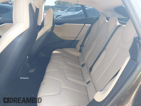 2013 Tesla Model S z VIN 5YJSA1DN6DFP03367, wystawiony jako IAAI lot #42565978 z przebiegiem 105 945 mil mil oraz . Historia ofert i sprzedaży dostępna na DreamBid. Obrazek 8.