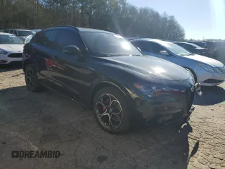 2024 Alfa Romeo Stelvio Ti z VIN ZASPAKBNXR7D70884, wystawiony jako Copart lot #87212794 z przebiegiem 15 162 mil mil oraz Szkoda całkowita • Salvage title. Historia ofert i sprzedaży dostępna na DreamBid. Obrazek 4.