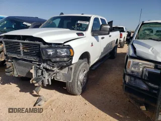 2023 Ram 2500 Tradesman z VIN 3C6UR5HL3PG565956, wystawiony jako Copart lot #46699385 z przebiegiem 28 455 mil mil oraz Szkoda całkowita • Salvage title. Historia ofert i sprzedaży dostępna na DreamBid. Obrazek 1.