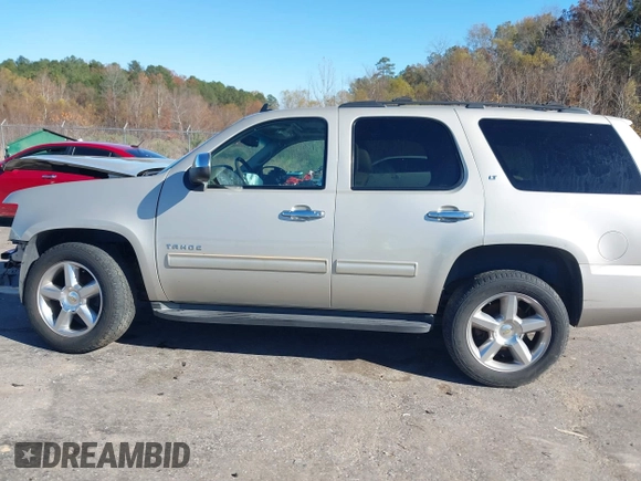 2013 Chevrolet Tahoe LT z VIN 1GNSCBE05DR378859, wystawiony jako IAAI lot #41074700 z przebiegiem 184 925 mil mil oraz . Historia ofert i sprzedaży dostępna na DreamBid. Obrazek 15.