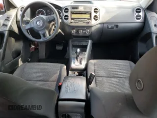 2011 Volkswagen Tiguan S z VIN WVGAV7AX3BW001598, wystawiony jako Copart lot #57518545 z przebiegiem 135 668 mil mil oraz Szkoda całkowita • Salvage title. Historia ofert i sprzedaży dostępna na DreamBid. Obrazek 8.