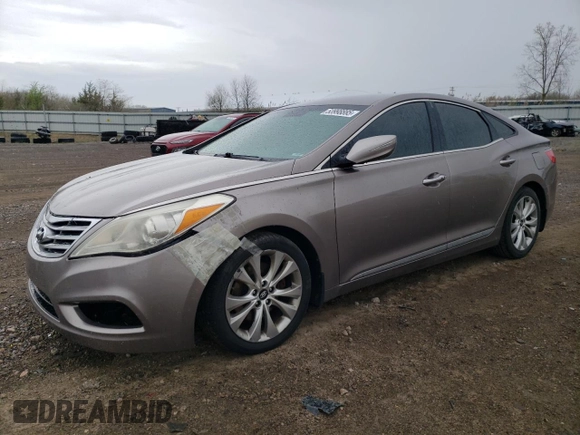 2013 Hyundai Azera z VIN KMHFG4JG7DA216478, wystawiony jako Copart lot #53998885 z przebiegiem 154 277 mil mil oraz Czysty tytuł • Clean title. Historia ofert i sprzedaży dostępna na DreamBid. Obrazek 1.