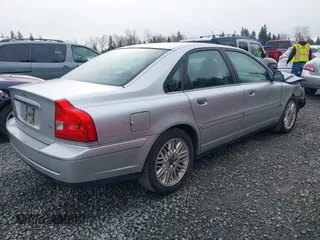 2004 Volvo S80 with VIN YV1TS91Z741370574, listed as a IAAI auction lot 41765504 with 201,008 mi miles. Bid and sale history available at carsss.com. Image 4.