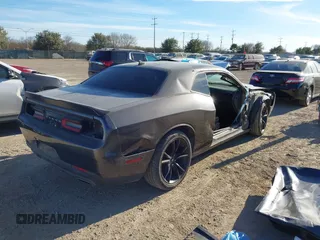 2017 Dodge Challenger SXT z VIN 2C3CDZAGXHH536595, wystawiony jako IAAI lot #41375622 z przebiegiem 103 915 mil mil oraz . Historia ofert i sprzedaży dostępna na DreamBid. Obrazek 4.