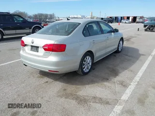 2011 Volkswagen Jetta SE with VIN 3VWDZ7AJXBM098328, listed as a IAAI auction lot 41819874 with 133,877 mi miles and . Bid and sale history available at DreamBid. Image 4.