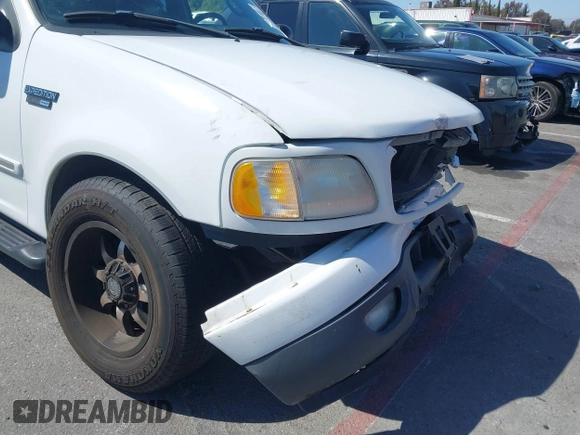 2000 Ford Expedition XLT with VIN 1FMRU1568YLB31018, listed as a IAAI auction lot 41993546 with 1 mi miles. Bid and sale history available at carsss.com. Image 18.