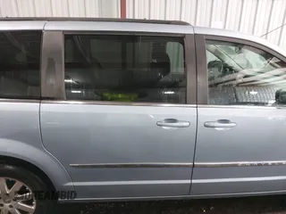 2013 Chrysler Town & Country Touring with VIN 2C4RC1BG3DR573565, listed as a IAAI auction lot 42083562 with 94,828 mi miles. Bid and sale history available at carsss.com. Image 13.