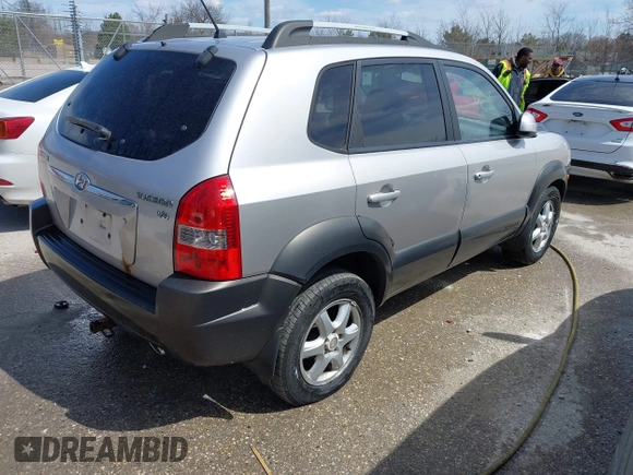2005 Hyundai Tucson GLS with VIN KM8JN12D45U072567, listed as a IAAI auction lot 42002128 with 121,839 mi miles. Bid and sale history available at carsss.com. Image 4.