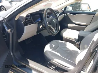 2014 Tesla Model S 60 z VIN 5YJSA1S16EFP40968, wystawiony jako IAAI lot #42331754 z przebiegiem 159 717 mil mil oraz . Historia ofert i sprzedaży dostępna na DreamBid. Obrazek 5.