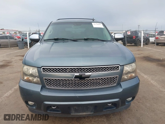 2008 Chevrolet Suburban LTZ with VIN 3GNFK16308G140995, listed as a IAAI auction lot 41720903 with 260,001 mi miles. Bid and sale history available at carsss.com. Image 12.