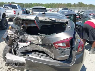 2017 Mazda 3 Grand Touring z VIN 3MZBN1M39HM127811, wystawiony jako IAAI lot #42060315 z przebiegiem Nie podano mil oraz . Historia ofert i sprzedaży dostępna na DreamBid. Obrazek 6.