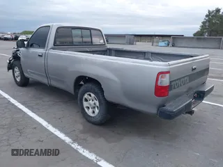 1993 Toyota T100 z VIN JT4VD10C0P0009821, wystawiony jako IAAI lot #41788269 z przebiegiem 144 505 mil mil oraz . Historia ofert i sprzedaży dostępna na DreamBid. Obrazek 3.