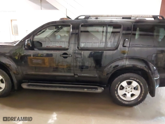 2005 Nissan Pathfinder LE with VIN 5N1AR18W85C766004, listed as a IAAI auction lot 41727909 with 197,926 mi miles. Bid and sale history available at carsss.com. Image 14.