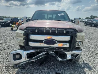 2012 Ford F-250 XL z VIN 1FT7W2BT0CEB77042, wystawiony jako Copart lot #57882195 z przebiegiem 141 574 mil mil oraz Szkoda całkowita • Salvage title. Historia ofert i sprzedaży dostępna na DreamBid. Obrazek 5.