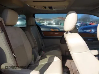 2008 Chrysler Town & Country Limited with VIN 2A8HR64X98R629057, listed as a IAAI auction lot 41990242 with 261,501 mi miles. Bid and sale history available at carsss.com. Image 8.