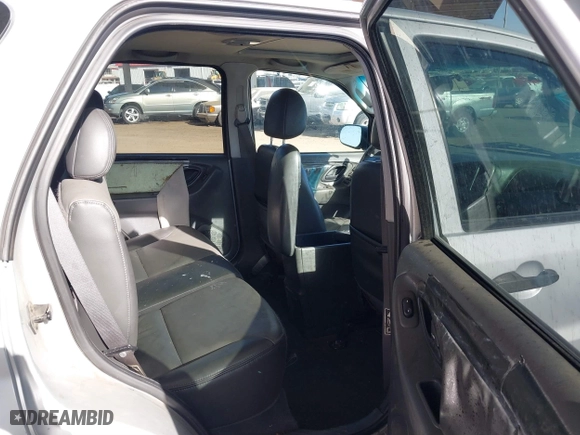 2004 Ford Escape XLT with VIN 1FMYU03114KA43652, listed as a IAAI auction lot 41701166 with 201,035 mi miles. Bid and sale history available at carsss.com. Image 8.