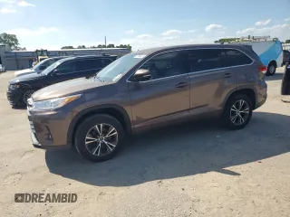 2017 Toyota Highlander LE z VIN 5TDZZRFH0HS191832, wystawiony jako Copart lot #57968425 z przebiegiem 155 484 mil mil oraz Czysty tytuł • Clean title. Historia ofert i sprzedaży dostępna na DreamBid. Obrazek 1.