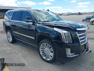 2015 Cadillac Escalade Platinum z VIN 1GYS4PKJ8FR568958, wystawiony jako IAAI lot #42316098 z przebiegiem 152 661 mil mil oraz . Historia ofert i sprzedaży dostępna na DreamBid. Obrazek 1.