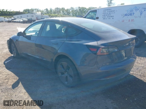 2023 Tesla Model 3 z VIN 5YJ3E1EA2PF492659, wystawiony jako IAAI lot #42284833 z przebiegiem 41 205 mil mil oraz . Historia ofert i sprzedaży dostępna na DreamBid. Obrazek 3.
