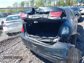 2015 BMW 3 Series 328i xDrive z VIN WBA3B5G52FNS14339, wystawiony jako IAAI lot #42218733 z przebiegiem Nie podano mil oraz . Historia ofert i sprzedaży dostępna na DreamBid. Obrazek 15.