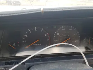 1989 Toyota Camry z VIN 4T1SV22E0KU032677, wystawiony jako Copart lot #46308555 z przebiegiem 993 896 mil mil oraz Czysty tytuł • Clean title. Historia ofert i sprzedaży dostępna na DreamBid. Obrazek 9.