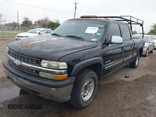 2002 Chevrolet Silverado 1500HD LS z VIN 1GCGC13U82F239161, wystawiony jako IAAI lot #41268788 z przebiegiem Nie podano mil oraz . Historia ofert i sprzedaży dostępna na DreamBid. Obrazek 2.