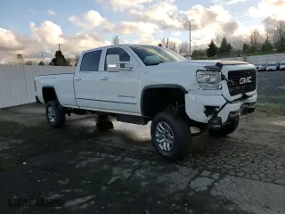2015 GMC Sierra 3500HD Denali with VIN 1GT424E87FF176566, listed as a Copart auction lot 87201084 with 141,245 mi miles and Salvage Title. Bid and sale history available at carsss.com. Image 10.