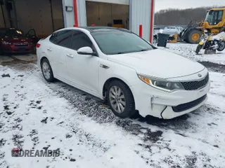 2016 Kia Optima EX z VIN 5XXGU4L30GG070574, wystawiony jako IAAI lot #41172395 z przebiegiem 149 687 mil mil oraz . Historia ofert i sprzedaży dostępna na DreamBid. Obrazek 1.