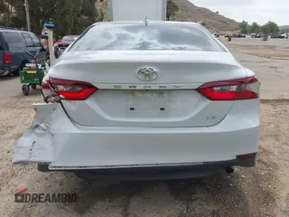 2024 Toyota Camry LE z VIN 4T1C11AK9RU228788, wystawiony jako IAAI lot #42108189 z przebiegiem 26 359 mil mil oraz . Historia ofert i sprzedaży dostępna na DreamBid. Obrazek 16.