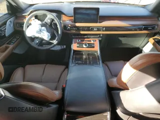 2023 Lincoln Aviator Reserve z VIN 5LM5J7XCXPGL29049, wystawiony jako Copart lot #46456115 z przebiegiem Nie podano mil oraz Szkoda całkowita • Salvage title. Historia ofert i sprzedaży dostępna na DreamBid. Obrazek 8.