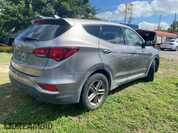 2017 Hyundai Santa Fe 2.4L with VIN 5NMZTDLB8HH029955, listed as a IAAI auction lot 42612654 with 153,050 mi miles and . Bid and sale history available at DreamBid. Image 4.