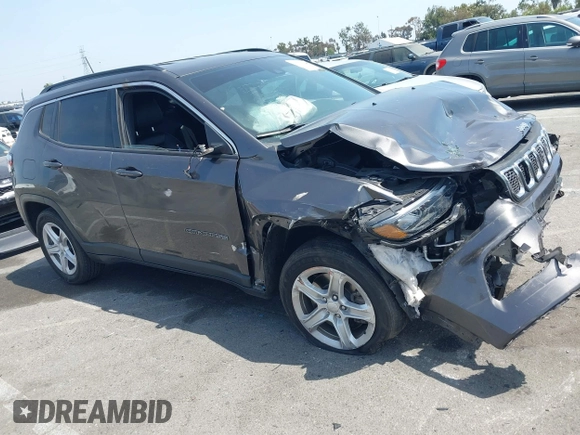 2023 Jeep Compass Latitude z VIN 3C4NJDBN7PT533642, wystawiony jako IAAI lot #42473847 z przebiegiem 34 589 mil mil oraz . Historia ofert i sprzedaży dostępna na DreamBid. Obrazek 12.