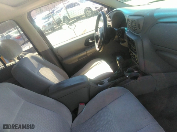 2008 Chevrolet TrailBlazer LT w/1LT with VIN 1GNDS13SX82129711, listed as a IAAI auction lot 41748899 with 200,243 mi miles. Bid and sale history available at carsss.com. Image 5.