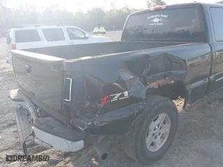 2006 Chevrolet Silverado 1500 LT2 with VIN 1GCEK19B46Z195681, listed as a IAAI auction lot 41947889 with 213,595 mi miles. Bid and sale history available at carsss.com. Image 6.