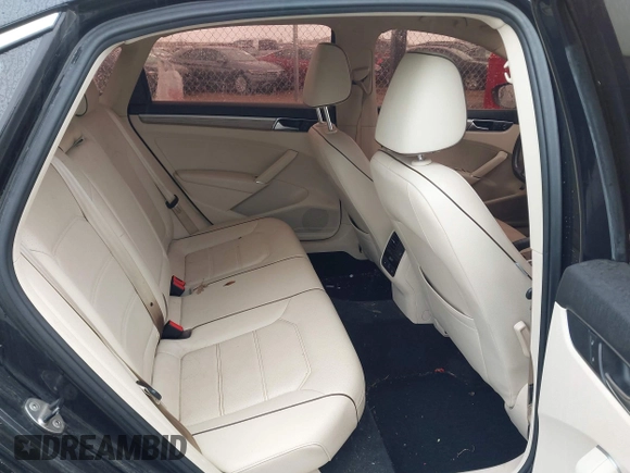 2017 Volkswagen Passat SE z VIN 1VWGT7A32HC017669, wystawiony jako IAAI lot #41938824 z przebiegiem 122 323 mil mil oraz . Historia ofert i sprzedaży dostępna na DreamBid. Obrazek 8.