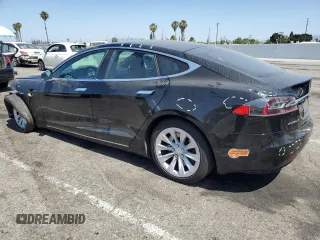 2018 Tesla Model S 75D с VIN 5YJSA1E24JF248762, выставлен на аукционе Copart как лот 61501075 с пробегом 63 802 миль миль и Списание • Salvage title. История ставок и продаж доступна на DreamBid. Изображение 2.